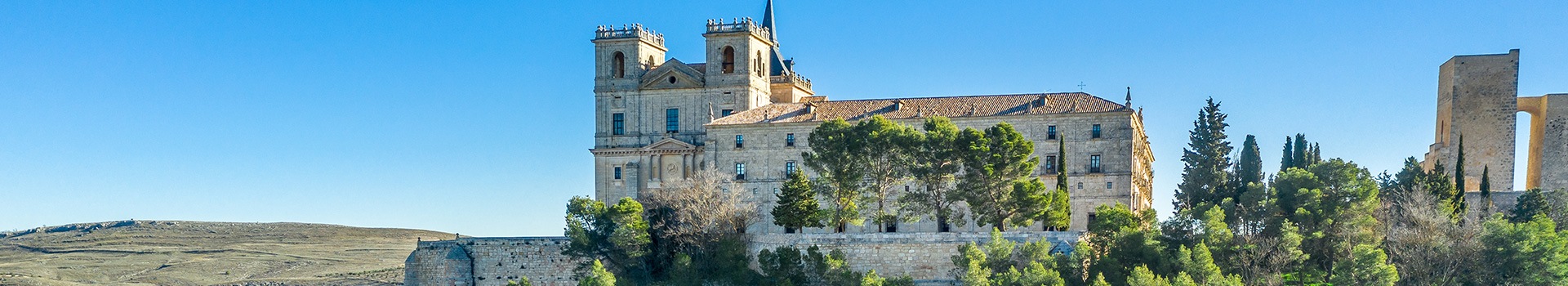 Flight+Hotel deals to **Uclés**