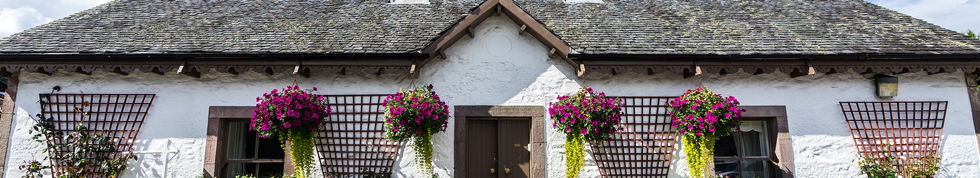 Flight+Hotel deals to **Luss**