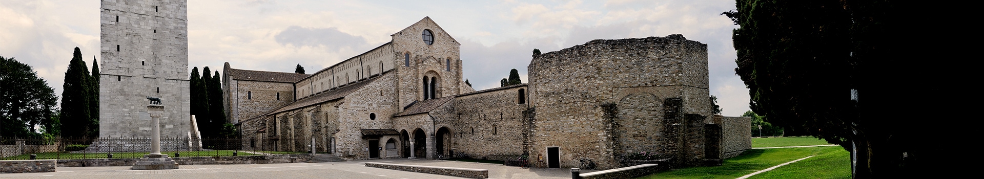 Flight+Hotel deals to **Aquileia**
