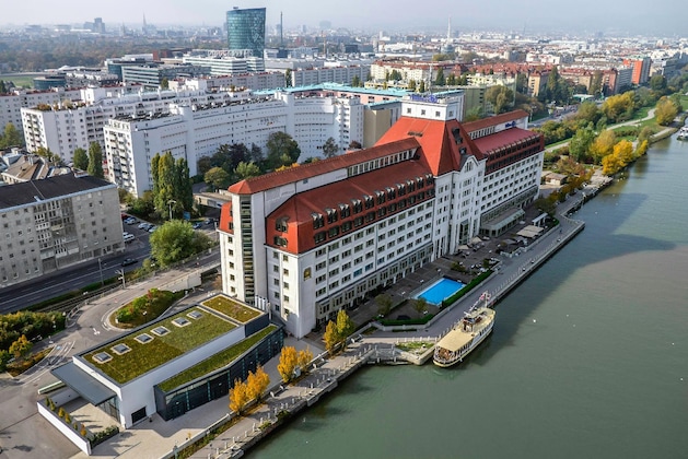 Gallery - Hilton Vienna Waterfront
