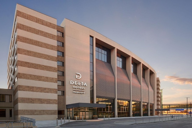 Gallery - Delta Hotels by Marriott Calgary Airport In-Terminal