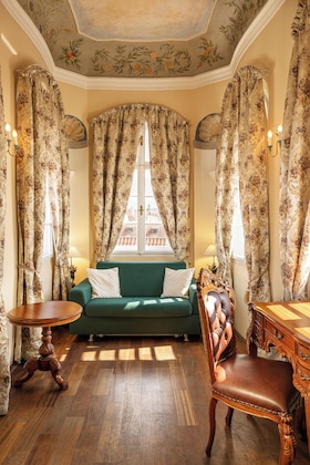Gallery - Iron Gate Hotel And Suites