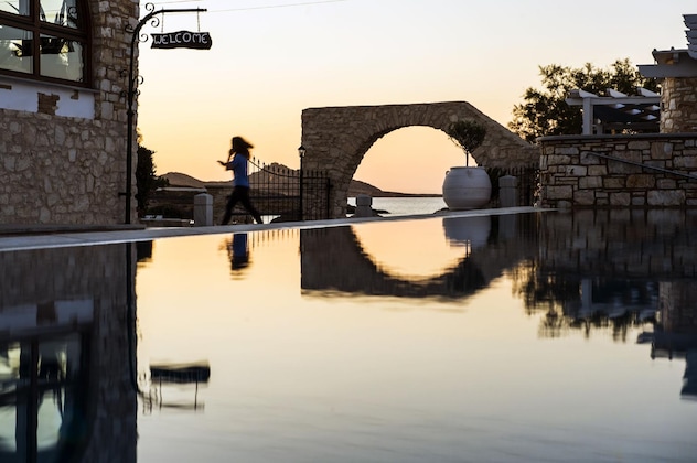 Gallery - Contaratos Beach