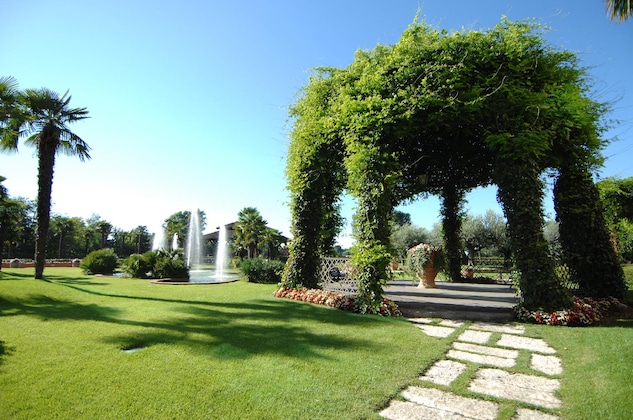 Gallery - Royal Garden Hotel