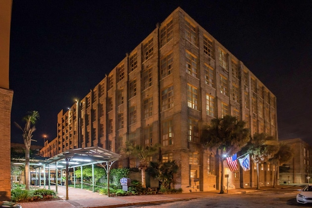 Gallery - Hampton Inn & Suites Convention Center