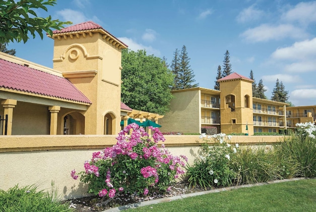 Gallery - Howard Johnson By Wyndham Sacramento Downtown