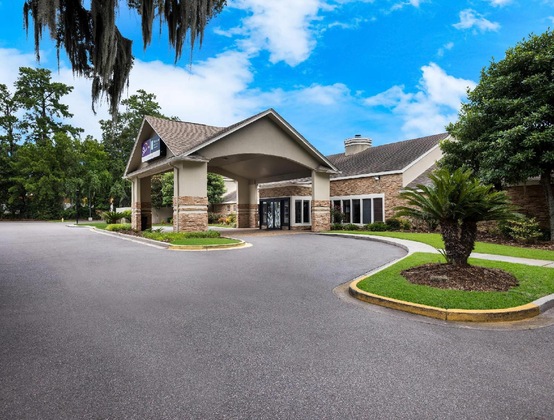 Gallery - Clarion Inn & Suites Savannah Midtown