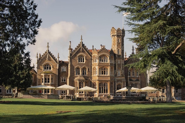 Gallery - The Oakley Court