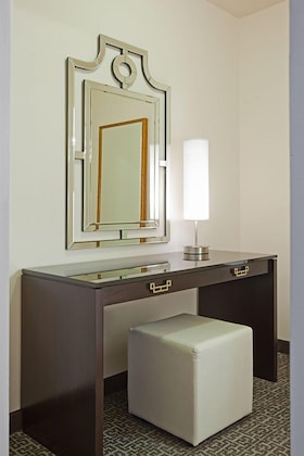 Gallery - State Plaza Hotel
