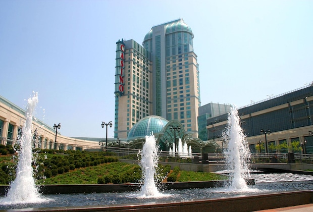 Gallery - Wyndham Grand Fallsview Hotel