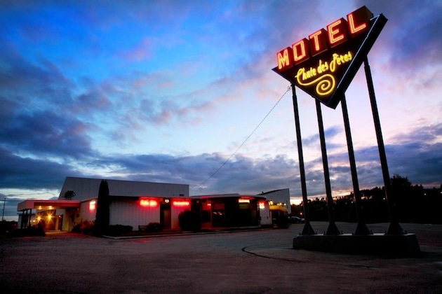 Gallery - Chute Des Peres Motel