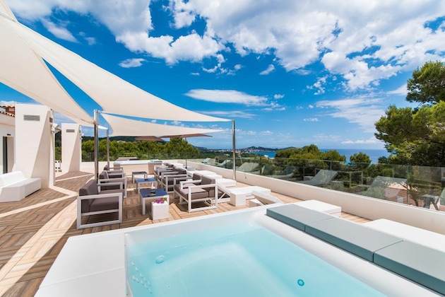 Gallery - Hotel Na Taconera