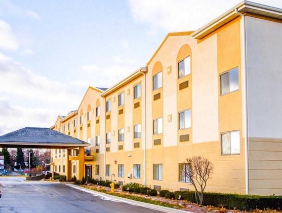 Gallery - Comfort Suites Lombard