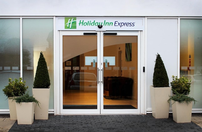 Gallery - Holiday Inn Express Wakefield By Ihg