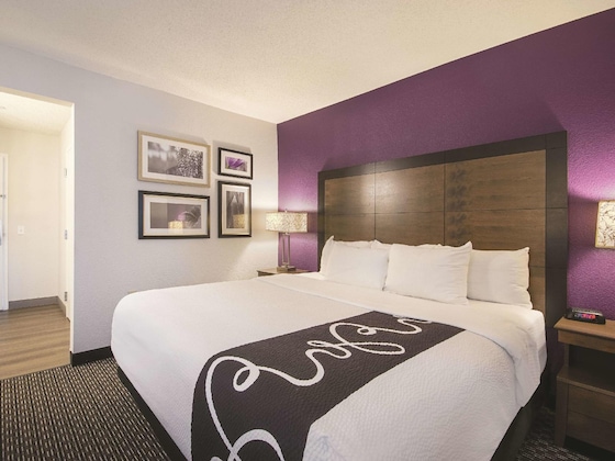 Gallery - La Quinta Inn & Suites By Wyndham Hartford - Bradley Airport