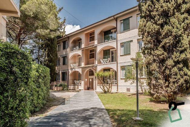 Gallery - Th Lacona