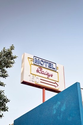 Gallery - Baileys Motel