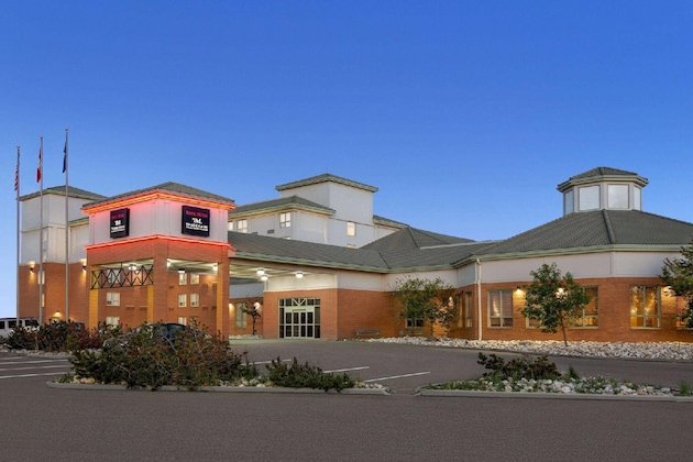 Gallery - Royal Hotel Edmonton Airport, Trademark Collection by Wyndham