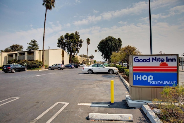 Gallery - Good Nite Inn - Redwood City