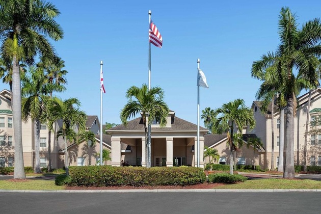 Gallery - Homewood Suites By Hilton Fort Myers