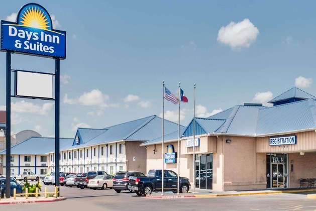 Gallery - Days Inn & Suites By Wyndham Laredo