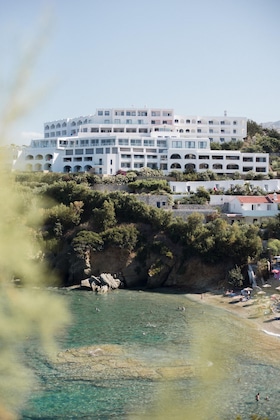 Gallery - Peninsula Resort & Spa