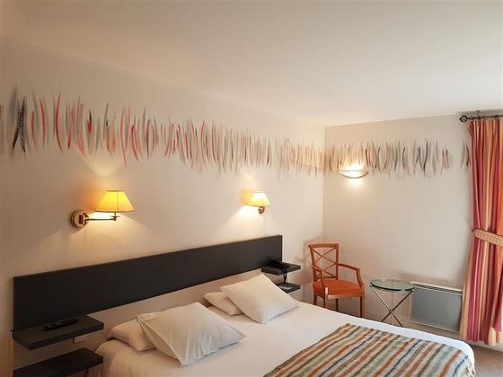 Gallery - Hotel Restaurant Le Dauphin Et Le Spa Du Prieuré