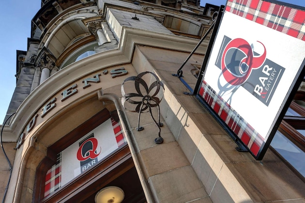 Gallery - Queen's Hotel