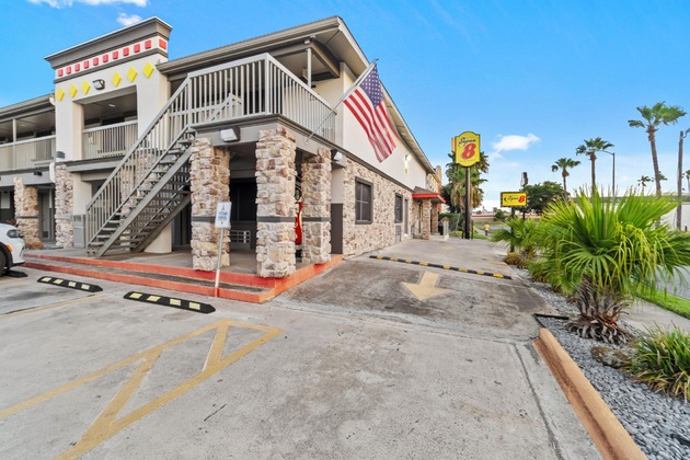 Gallery - Super 8 By Wyndham Mcallen Downtown La Plaza Mall