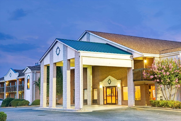 Gallery - Days Inn By Wyndham Mooresville Lake Norman