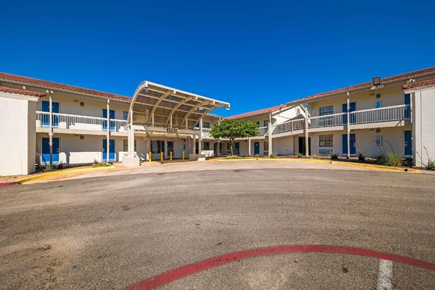 Gallery - Motel 6 Dallas - Farmers Branch