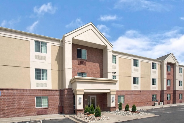 Gallery - Mainstay Suites Omaha Old Mill
