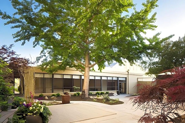 Gallery - Wyndham Omaha   West Dodge