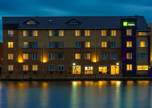 Gallery - Holiday Inn Express Cardiff Bay By Ihg