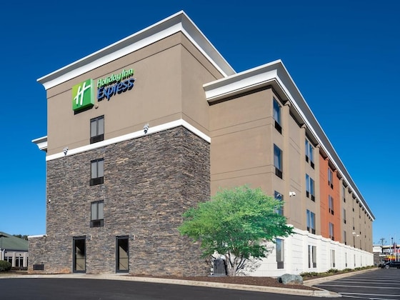Gallery - Holiday Inn Express & Suites Greensboro-(I-40 Wendover), An Ihg Hotel