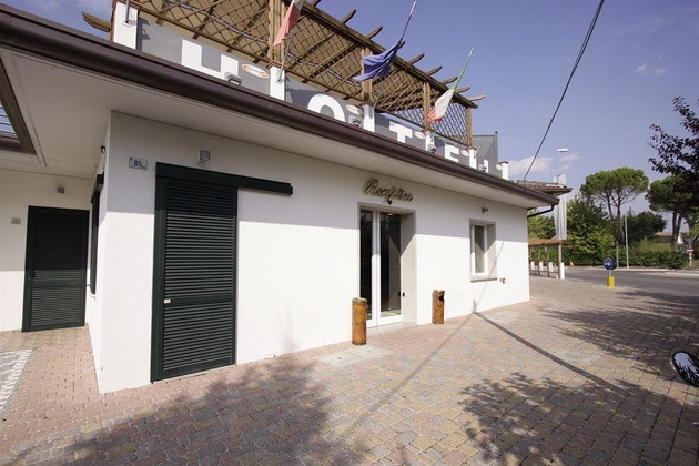 Gallery - Paradise Airport