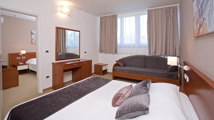 Gallery - Arena Hotel Holiday