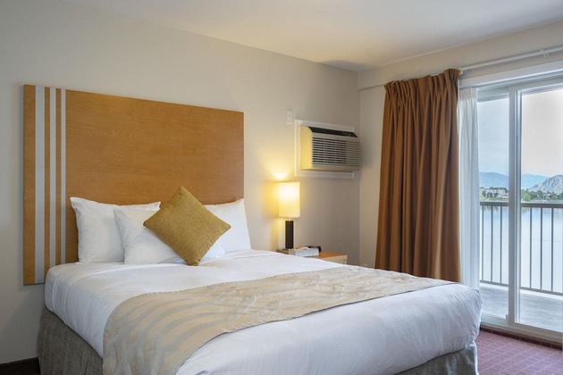 Gallery - Coast Osoyoos Beach Hotel