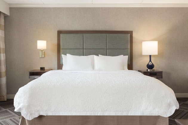 Gallery - Hampton Inn & Suites Manchester-Bedford
