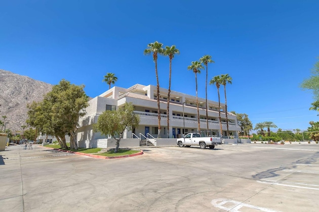 Gallery - Motel 6 Palm Springs, Ca - Downtown