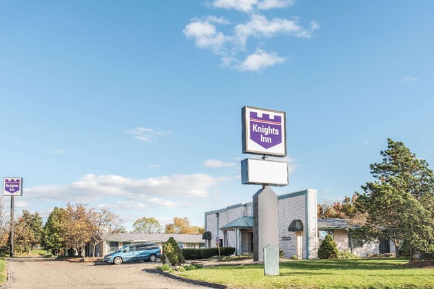 Gallery - Knights Inn Canton