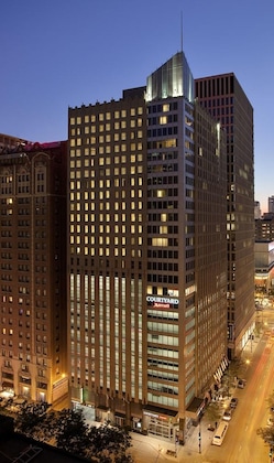 Gallery - Courtyard By Marriott Chicago Magnificent Mile