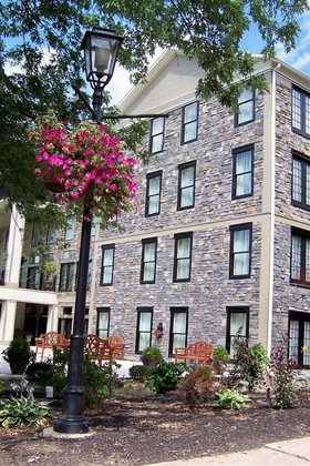 Gallery - Niagara Crossing Hotel & Spa