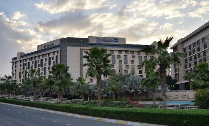 Gallery - Yas Plaza Mangroves by IHG