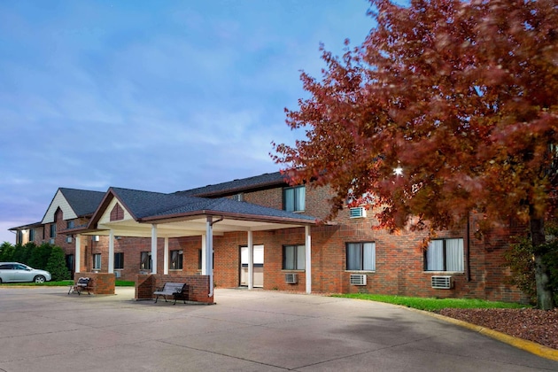 Gallery - Howard Johnson By Wyndham Waterloo Cedar Falls