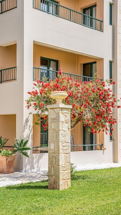Gallery - Golden Bay Hotel