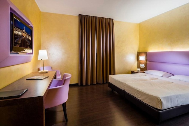 Gallery - Base Hotel