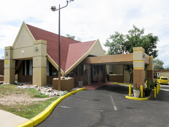 Gallery - Rodeway Inn & Suites