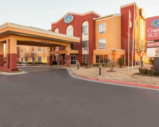 Gallery - Comfort Suites Central   I-44