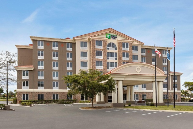 Gallery - Holiday Inn Express Hotel & Suites Fort Myers East - The Forum By Ihg